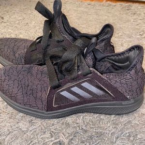 Adidas Sneakers edge lux in black comes with extra laces